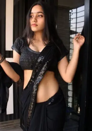 Aarohi Escorts Girl